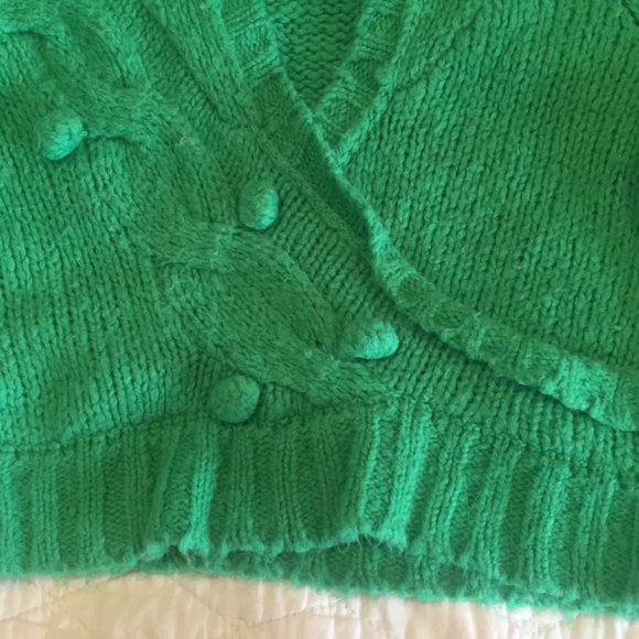 Small crop sweater in unique green color ! - Picture 4 of 8